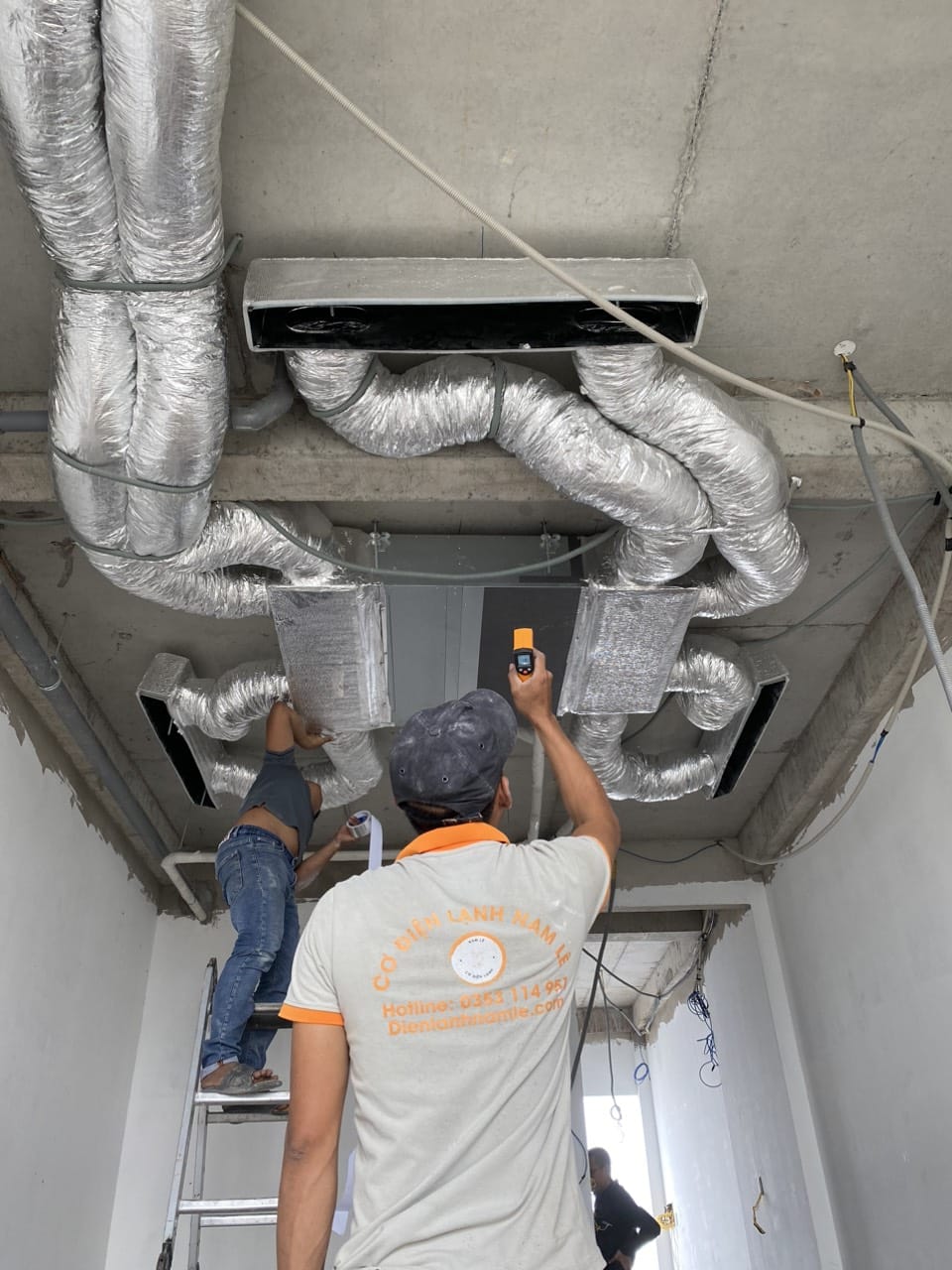 THI CÔNG MÁY LẠNH GIẤU TRẦN NỐI ỐNG GIÓ TẠI QUẬN 5