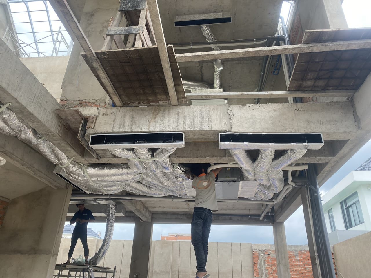 THI CÔNG LẮP ĐẶT ĐIỀU HÒA KHÔNG KHÍ TẠI QUẬN 11
