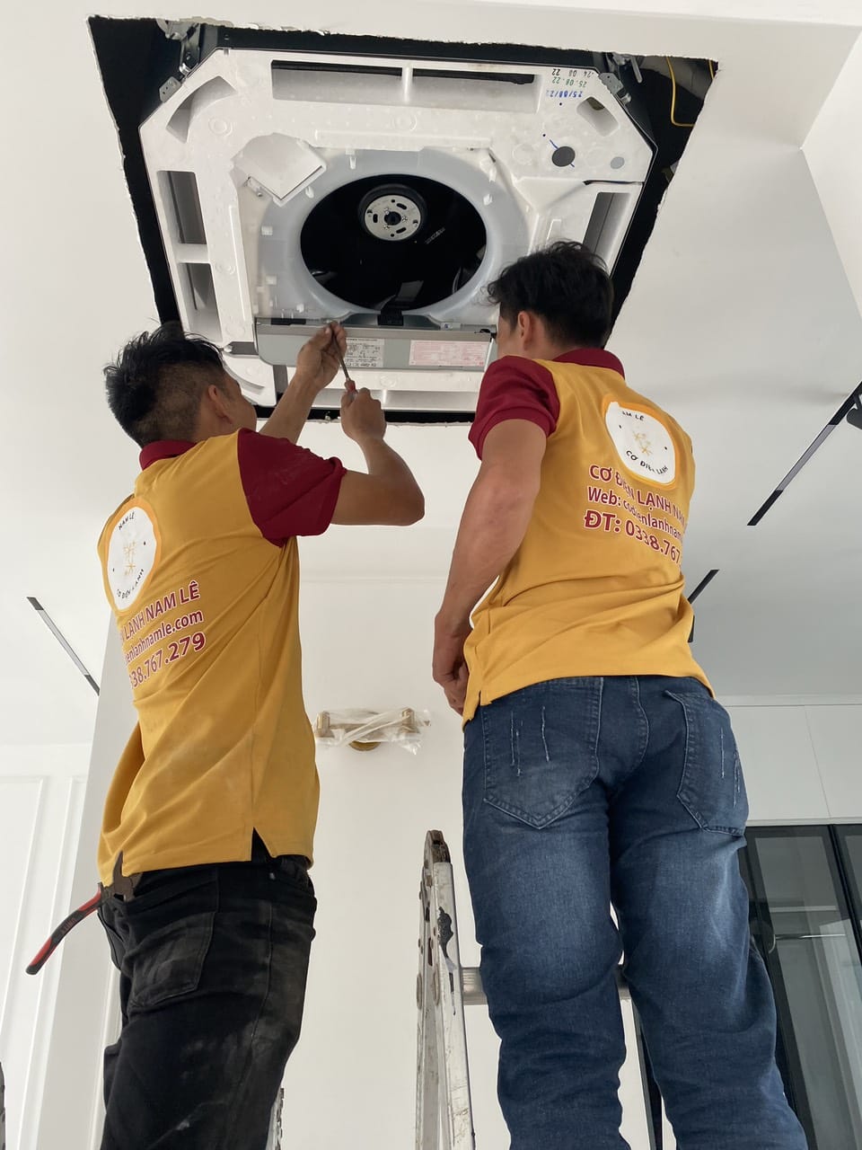 THI CÔNG MÁY LẠNH TẠI TP HCM